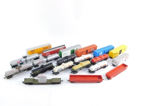 Roco and Life Like HO gauge rolling stock, including box cars, tankers, etc. (1 box)