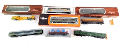 Jouef, Lilliput and other HO gauge locomotive and coaches, including SNCF electric locomotive, SNCF cinema coach, etc. (1 tray)