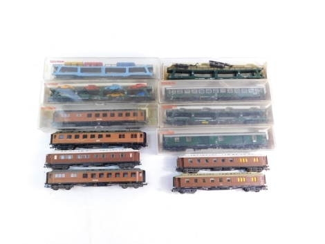 Roco, Fleischmann and Lilliput HO gauge coaches and rolling stock, including coaches and car transporters. (1 tray)