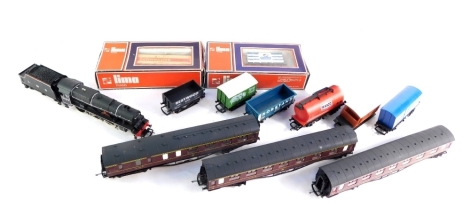 OO gauge locomotives, coaches and rolling stock, including LMS Royal Scots class 4-6-0 'The Royal Scots Fusilliers' and LMS coaches, etc. (1 tray)