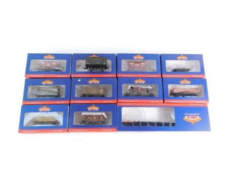 Bachmann OO gauge rolling stock, including 38-639 shunters track, 37-506 22T one hopper wagons, etc. (12)