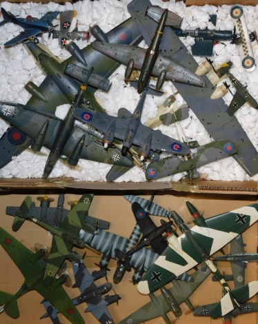 A group of kit built model aeroplanes, fighter jets and others. (2 boxes)