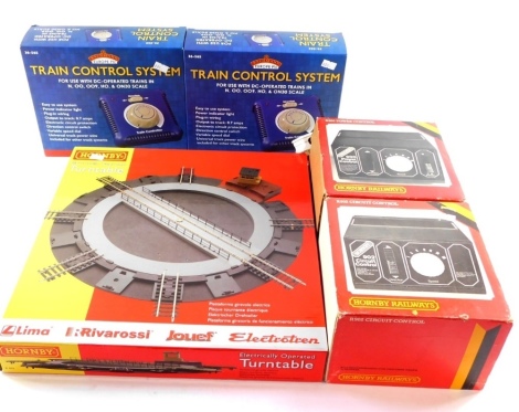 Railway control units, two Bachmann train control systems, a Hornby electrically operated turn table, a R900 power control unit, and an R902 circuit control, all boxed. (5)