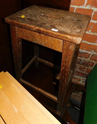 An early 20thC oak lab stool.