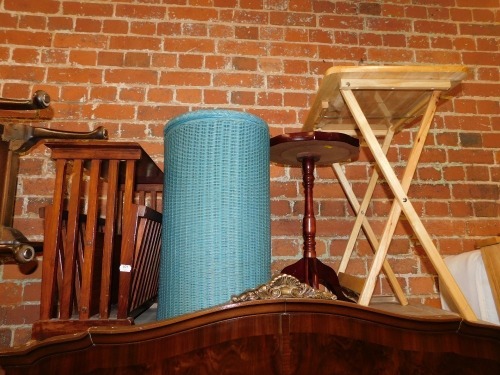 Sundry furniture, to include tables, magazine rack, Lloyd Loom linen basket, etc. (8)