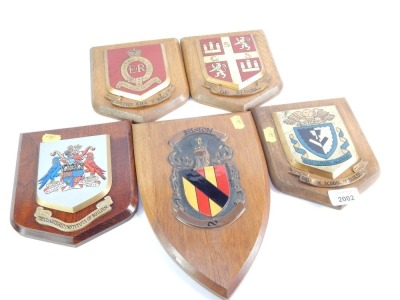 A group of Regiment plaques, to include Charted Institute of Building, Brixton School of Building, Sea Battery RHA 5 Regiment, Bilton and Be Strong, each on wooden plaque. (5)