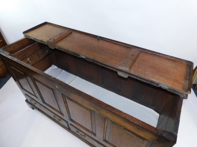 An 18thC oak mule chest, the hinged lid opening to reveal a candle tray above a pair of frieze drawers, the four paneled front over a pair of drawers, raised on bracket feet, 46cm high, 141cm wide, 52.5cm deep. - 3