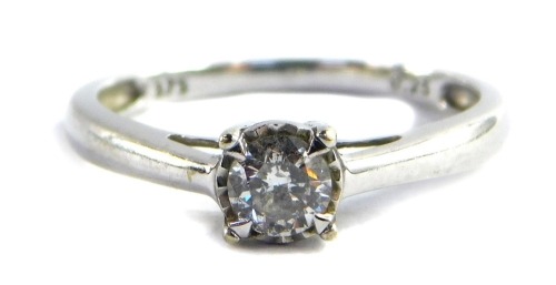 A diamond solitaire ring, with round brilliant cut diamond in four claw setting, 0.25cts, on splayed shoulders, ring size O½, 1.8g all in.