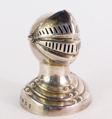 A Victorian silver knight's head inkwell, George Unite, Birmingham 1876, 6cm high, 2¼oz.