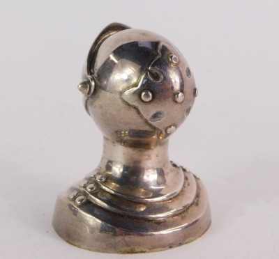 A Victorian silver knight's head inkwell, George Unite, Birmingham 1876, 6cm high, 2¼oz. - 3