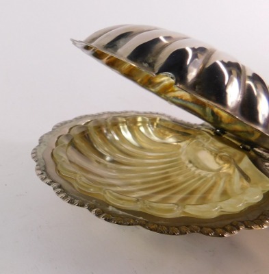 A silver plated scallop shell butter dish, with glass lined interior and butter knife. - 2