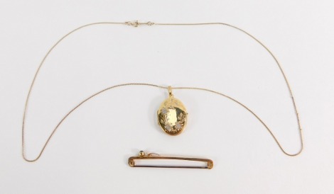 A 9ct gold locket and chain, the circular locket with bi-colour floral detailing on a fine link chain, the locket 2.5cm high, the chain 50cm long, together with a 9ct gold bar brooch, set with aquamarine on single pin back, 4.1g all in. (2)