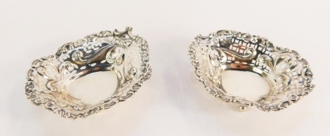 A pair of Victorian silver sweetmeat dishes, each with heart shaped central emblem and outer pierced border with bows, Birmingham 1886, 1¼oz.