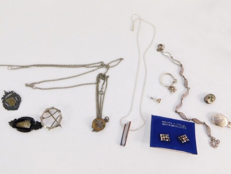 A group of mixed jewellery, to include a modern silver necklace, a jet and mother of pearl inlaid brooch, a silver shield crest, earrings, coin pendant, etc. (a quantity)