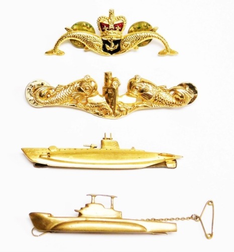 A group of submarine badges, to include an America submarine pin badge, cast with a submarine flanked by two dolphins, 7.5cm wide, etc. (4)