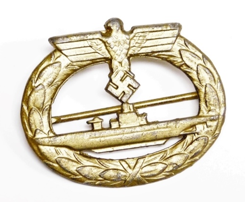 A Third Reich U-boat submarine badge, cast with eagle, swastika and submarine, 5.5cm wide.