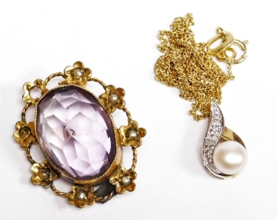 A 9ct gold cz and cultured pearl set pendant and chain, on fine link chain, together with a gilt metal brooch set with amethyst 2cm wide, 1.7g all in. (2)