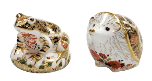 A Royal Crown Derby Old Imari Hedgehog porcelain paperweight, a special pre release edition exclusive to Peter Jones of Wakefield, limited edition 332/450, 11cm wide, boxed with certificate, and an Old Imari Frog, limited edition number 1121/4500, with go