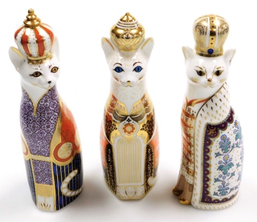 Three Royal Crown Derby Royal Cats porcelain paperweights, Abyssinian, Siamese, and Russian, all with red printed marks to underside and no stoppers, the largest, 23cm high, boxed. Auctioneer announce made without stoppers (not lacking)