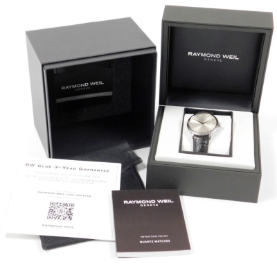 A Raymond Weil stainless steel wristwatch, with silvered coloured dial and gold coloured markers, with date aperture, numbered 5488-XO41289, on a brown leather strap, the dial 3.5cm wide, boxed. - 3