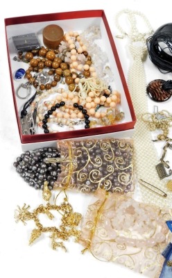 A group of costume jewellery, to include beaded necklaces, bangles, faux pearl necklaces, rose quartz bracelet, novelty silver plated shoe horn, Glory of Steam pocket watch, D&G wristwatch, etc. (1 tray) - 2