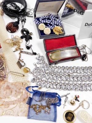 A group of costume jewellery, to include beaded necklaces, bangles, faux pearl necklaces, rose quartz bracelet, novelty silver plated shoe horn, Glory of Steam pocket watch, D&G wristwatch, etc. (1 tray) - 3