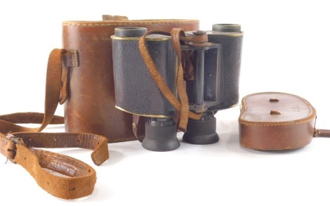 A pair of named early 20thC field binoculars, stamped Lieut CK Salisbury in a leather case, initialled CKS, 14cm high.