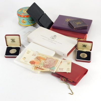 Various coins, coin sets, banknotes etc., to include a Panama 20 Balboas proof coin, 1973, a 1970 Coinage of Great Britain set, Malta proof set, a Bahamas Islands cased proof set, various other coins and notes. (a quantity) - 2