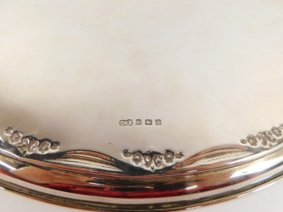 A George V silver oval tray, with embossed Neo Classical floral and drape decoration, Birmingham 1922, 12¼oz, 29cm wide. - 6