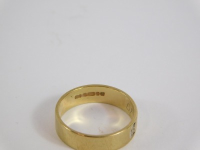 A 9ct gold wedding band, set with tiny diamond in white gold square setting, London 1986, ring size M½, 3g all in. - 4