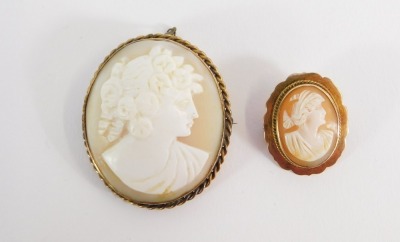 Two shell cameo brooches, comprising a small oval cameo brooch depicting figure of a female looking right, in 9ct gold frame, single pin back, 2.5cm high, 3.1g all in, together with a later example in plated frame. - 3