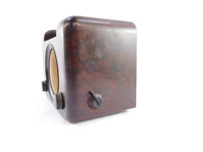 A Bush vintage radio, in a mottled brown Bakelite case, with gold finish grill, type DAC 90A, 25cm high, 29cm wide, 19cm deep. - 3
