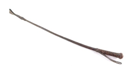 A 20thC horse leather riding crop, 60cm long.