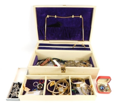 A faux cream leather jewellery box and contents, to include faux pearl necklaces, bar brooches, wristwatches, etc. (a quantity)