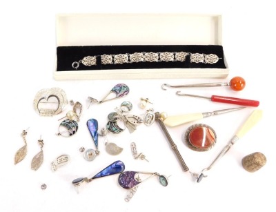 A group of silver and other jewellery, a silver filigree bracelet and necklace set, a pair of Kinloch Anderson earrings, hat pins, etc. (a quantity)