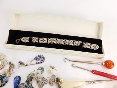 A group of silver and other jewellery, a silver filigree bracelet and necklace set, a pair of Kinloch Anderson earrings, hat pins, etc. (a quantity) - 3