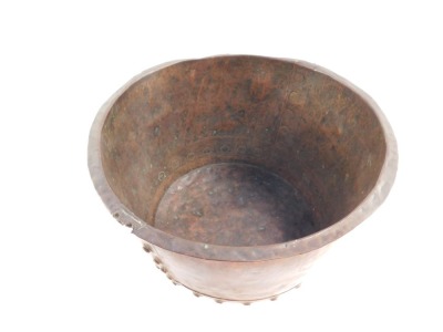 A hammered copper log bucket, with studded strap work, 30cm high, 50cm diameter. - 2