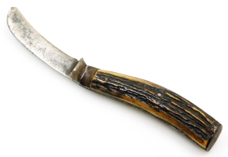 An early 20thC pruning knife by W. Saynor, Sheffield, with a stag horn handle, 18.4cm long when open.