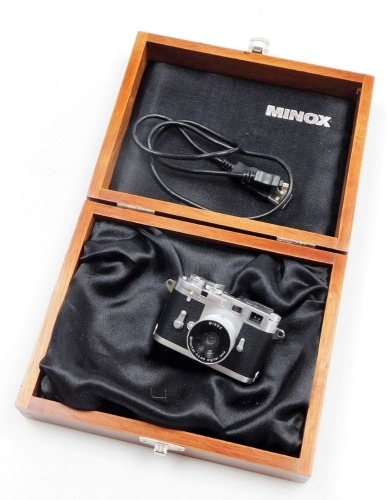 A Minox Leica Classic miniature digital camera, no. 8116917, with a Minoctar 9.6mm digital lens, boxed with charging cable.