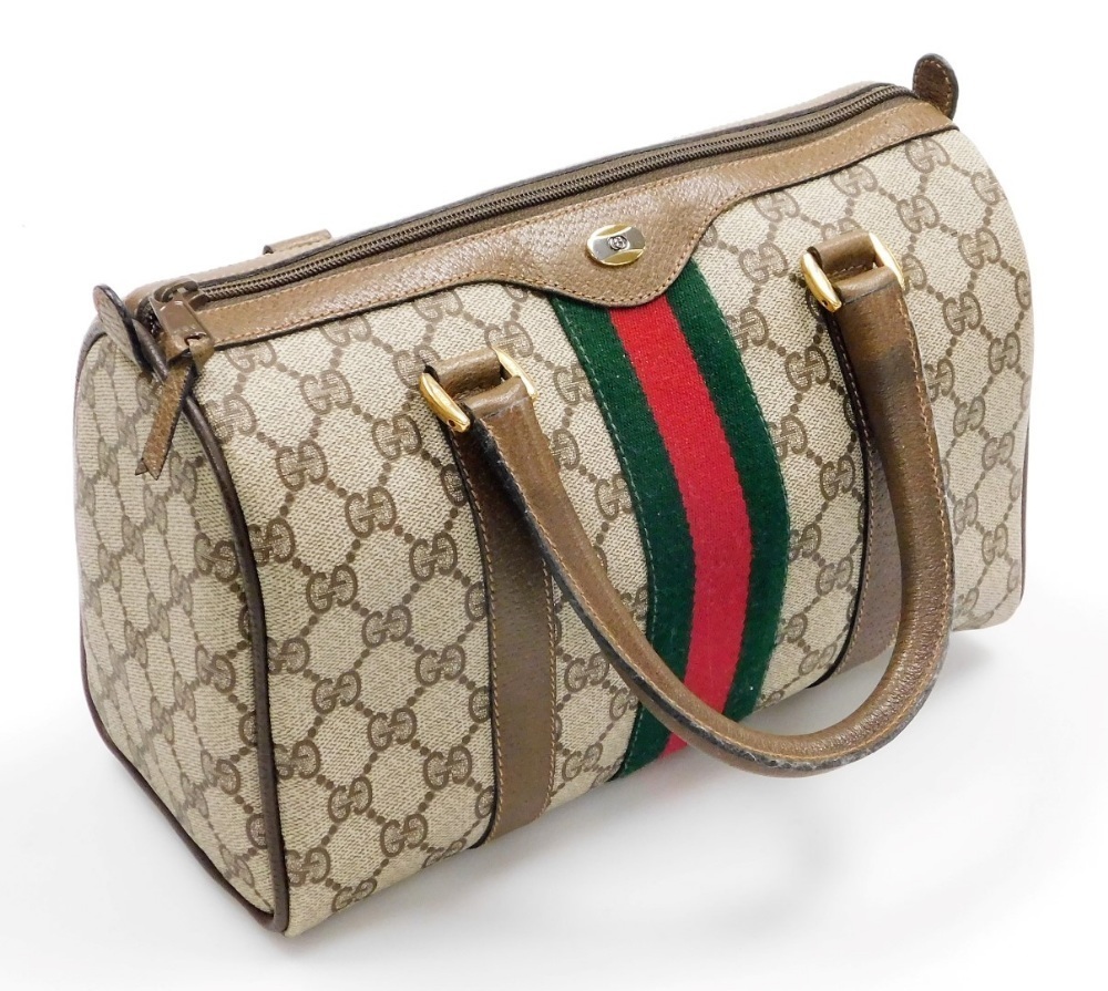 Sold at Auction: Gucci Accessory Collection Italy Purse