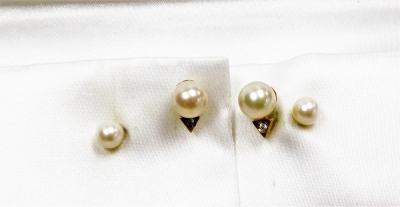 Withdrawn presale by vendor- A Classic Jewels of Hatton Garden pearl necklace and earring set, the cultured pearl necklace with a 9ct gold clasp, and clip on cultured pearl pendant with cz set drop, in gold finish but stamped 925, 46cm long, together with - 2
