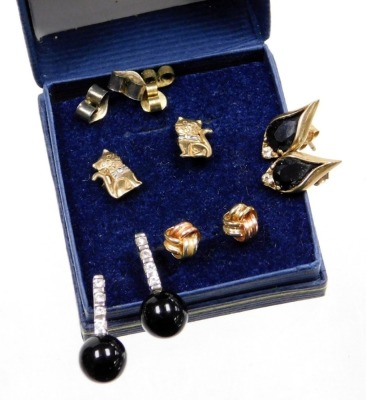 A group of various earrings, to include a pair of 9ct gold and cz set cat earrings, two pairs of yellow metal studs, and a pair of black agate and white gold drop earrings, with various butterfly backs, four pairs, 4.4g all in.