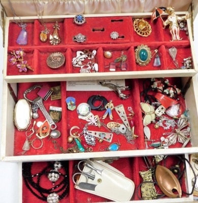 A group of costume jewellery, wristwatches, beaded necklaces, gents cufflinks, bar brooches, a cream faux leather jewellery box and contents, etc. (1 tray) - 2