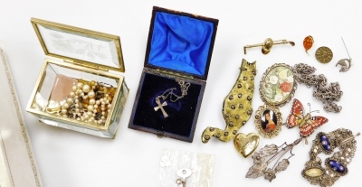 A group of costume jewellery, wristwatches, beaded necklaces, gents cufflinks, bar brooches, a cream faux leather jewellery box and contents, etc. (1 tray) - 3