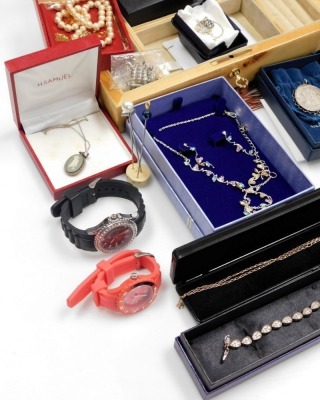 A group of costume jewellery and effects, lady's wristwatches, faux pearl necklaces, necklaces, cased jewellery sets, jewellery box and contents, etc. (1 tray) - 5
