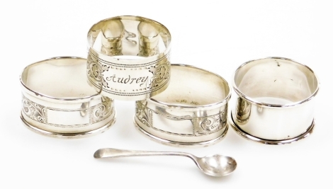 A pair of Elizabeth II silver napkin rings, decorated with scrolls and leaves, Birmingham 1964, a further two napkin rings, and a salt spoon, 2oz.