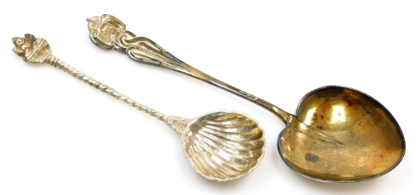 An Edward VII silver 1902 Coronation spoon, the handle decorated with a side profile of Edward VII beneath crown, Art Nouveau scrolls and inscribed countries forming the British Empire, with a heart shaped bowl, Pearce and Sons, Sheffield 1901, 1¼oz, 16.5