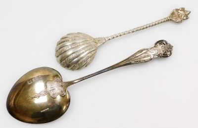 An Edward VII silver 1902 Coronation spoon, the handle decorated with a side profile of Edward VII beneath crown, Art Nouveau scrolls and inscribed countries forming the British Empire, with a heart shaped bowl, Pearce and Sons, Sheffield 1901, 1¼oz, 16.5 - 2