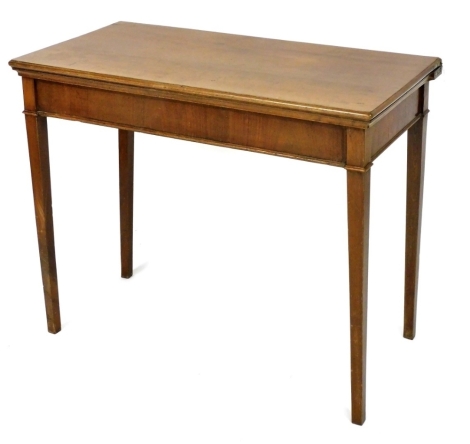 An early 20thC mahogany tea table, the rectangular top above a plain frieze on square tapering legs, 73cm high, 91cm wide, 45cm deep.