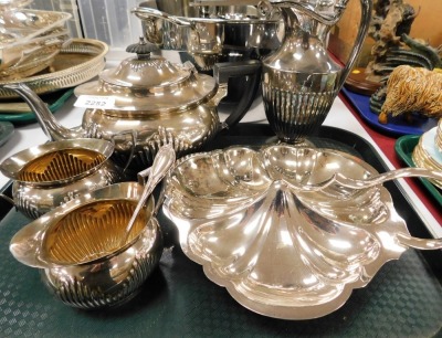 Plated wares, to include a three piece tea service, comprising a teapot with ebonised knop and handle, two handled sugar bowl and milk jug, a three sectional hors d'oeuvre dish, hot water jug, ice bucket, cocktail shaker, etc. (1 tray and loose) - 3